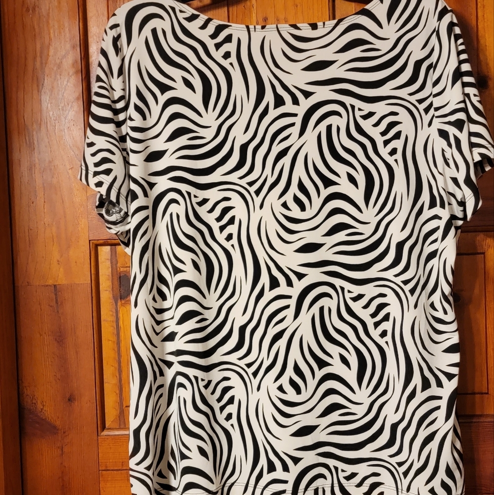 LuLaroe Xl zebra blouse